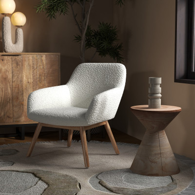 MALMO, Fauteuil lounge en tissu bouclé écru et hévéa naturel