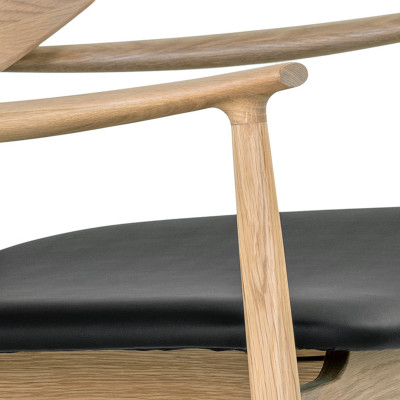 FRIDA-Poltrona lounge in rovere naturale e PU nero